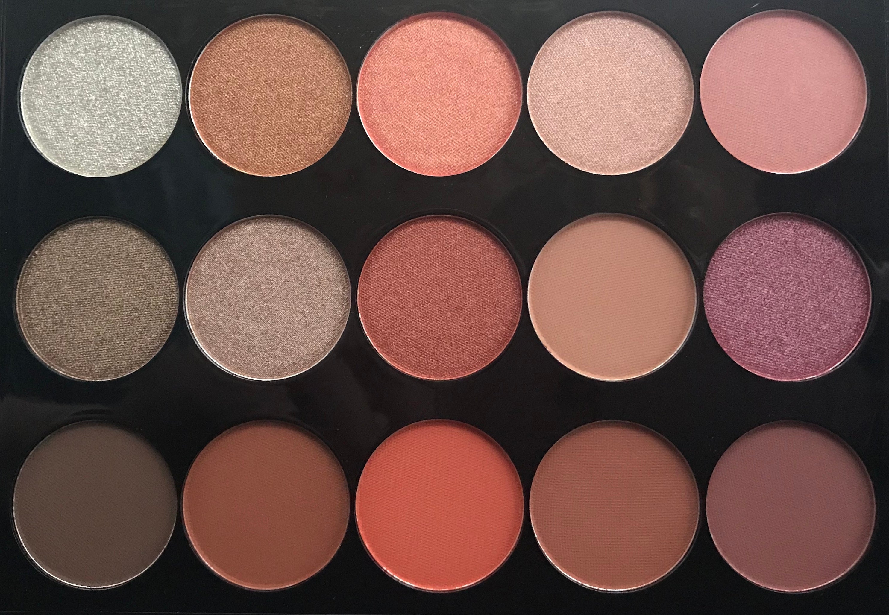 ATTAGA 15 Shade Eyeshadow Palette